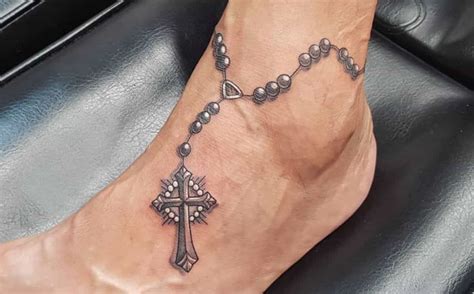 tatuaje rosario pequeo|Tatuajes de Rosarios con su Significado, Diseños e。